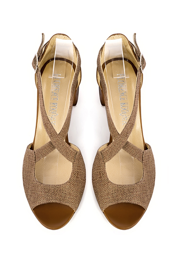 Women's caramel brown elegant sandals closed at the back with crossed straps. Round toe. Low flare heels - Top view